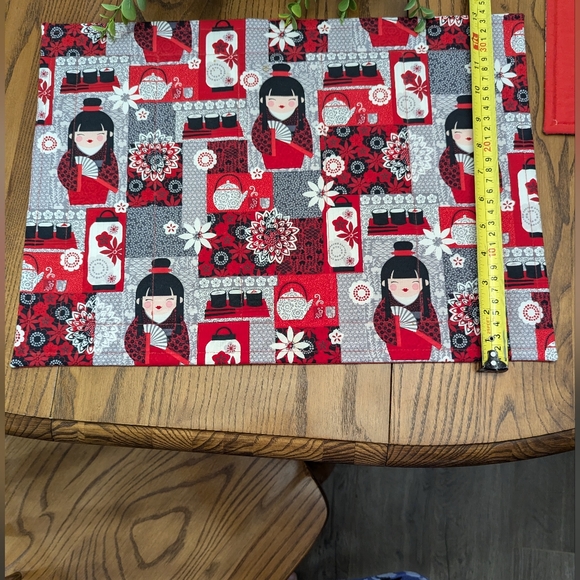 Placemats x 4. Japanese geisha girls theme. Bright red colours. - Picture 7 of 8